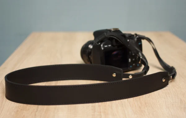Leather neck camera strap - Image 7