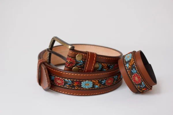 Brown belt with decorative insert - Image 5