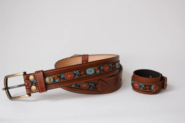 Brown belt with decorative insert - Image 6