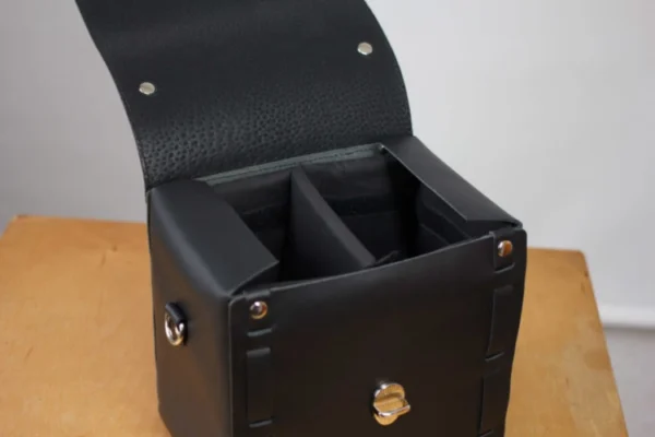 Small Leather camera bag with your logo - Image 6