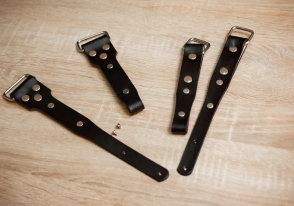 Sliders for peak design anchors